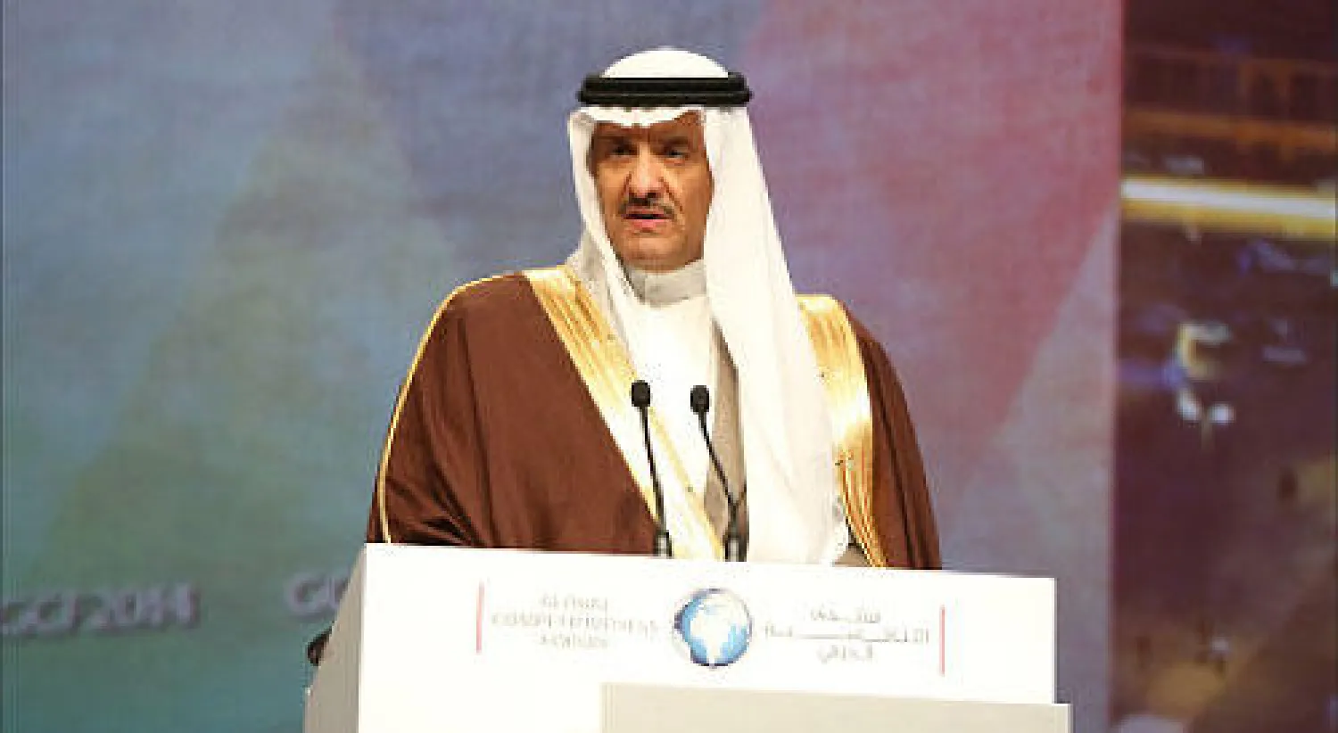 الأمير سلطان بن سلمان رئيس الهيئة العامة للسياحة والآثار متحدثا خلال مشاركته في منتدى التنافسية الذي اختتم أعماله في العاصمة الرياض أمس («الشرق الأوسط»)