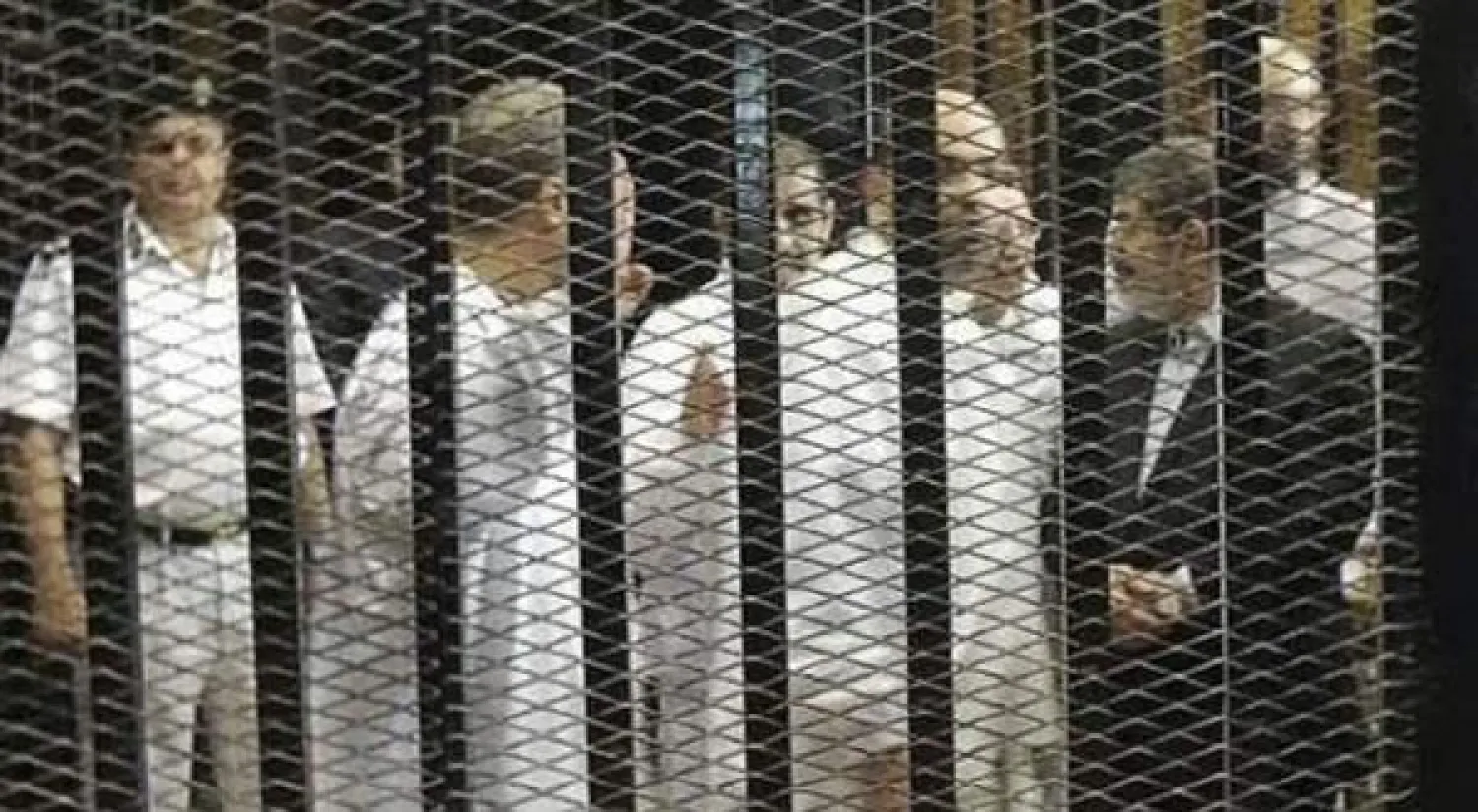 «إهانة القضاء».. تهمة جديدة لمرسي