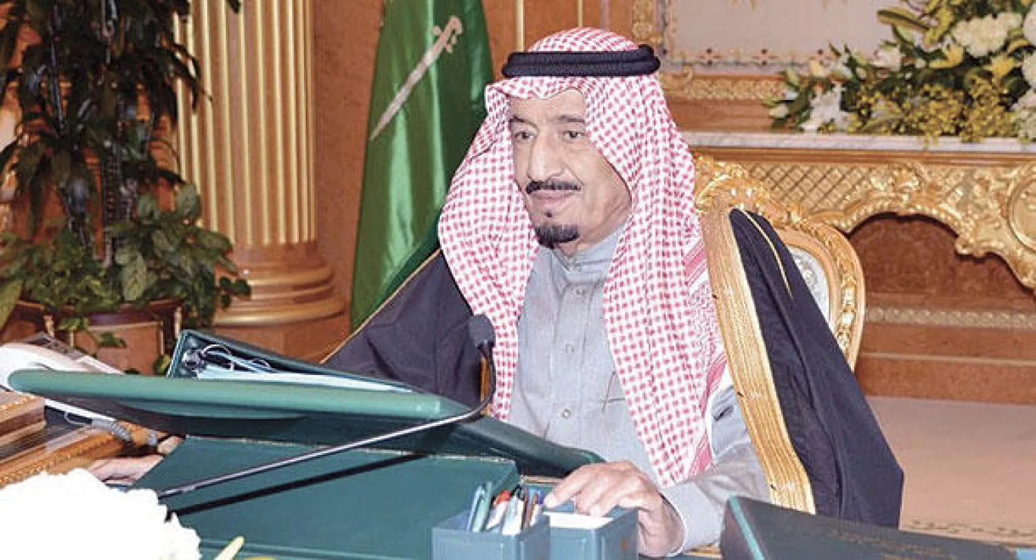 الأمير سلمان بن عبد العزيز لدى ترؤسه جلسة مجلس الوزراء في الرياض  أمس (واس)