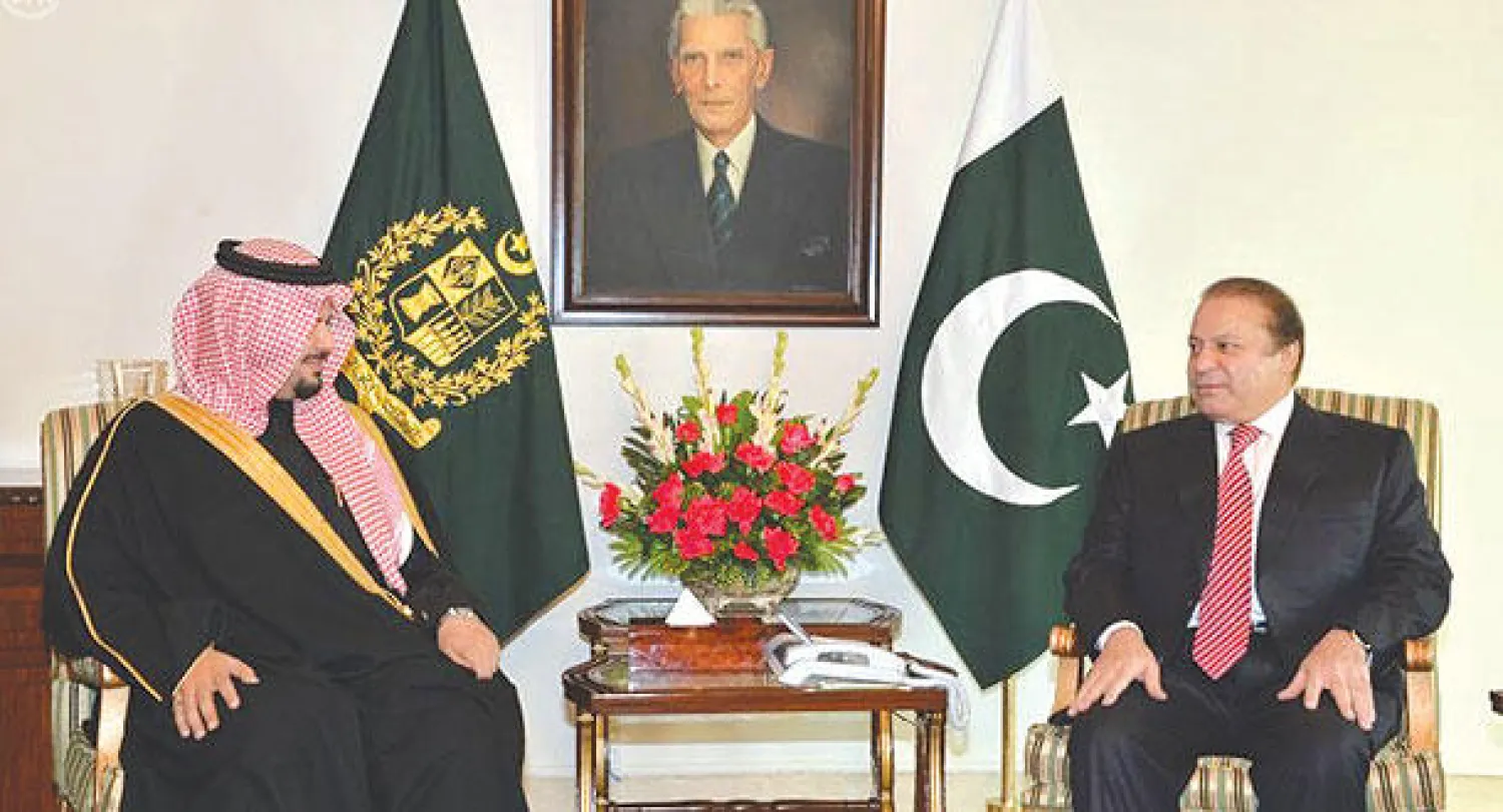 نائب وزير الدفاع السعودي يلتقي رئيس الحكومة الباكستانية وعددا من قيادات الجيش