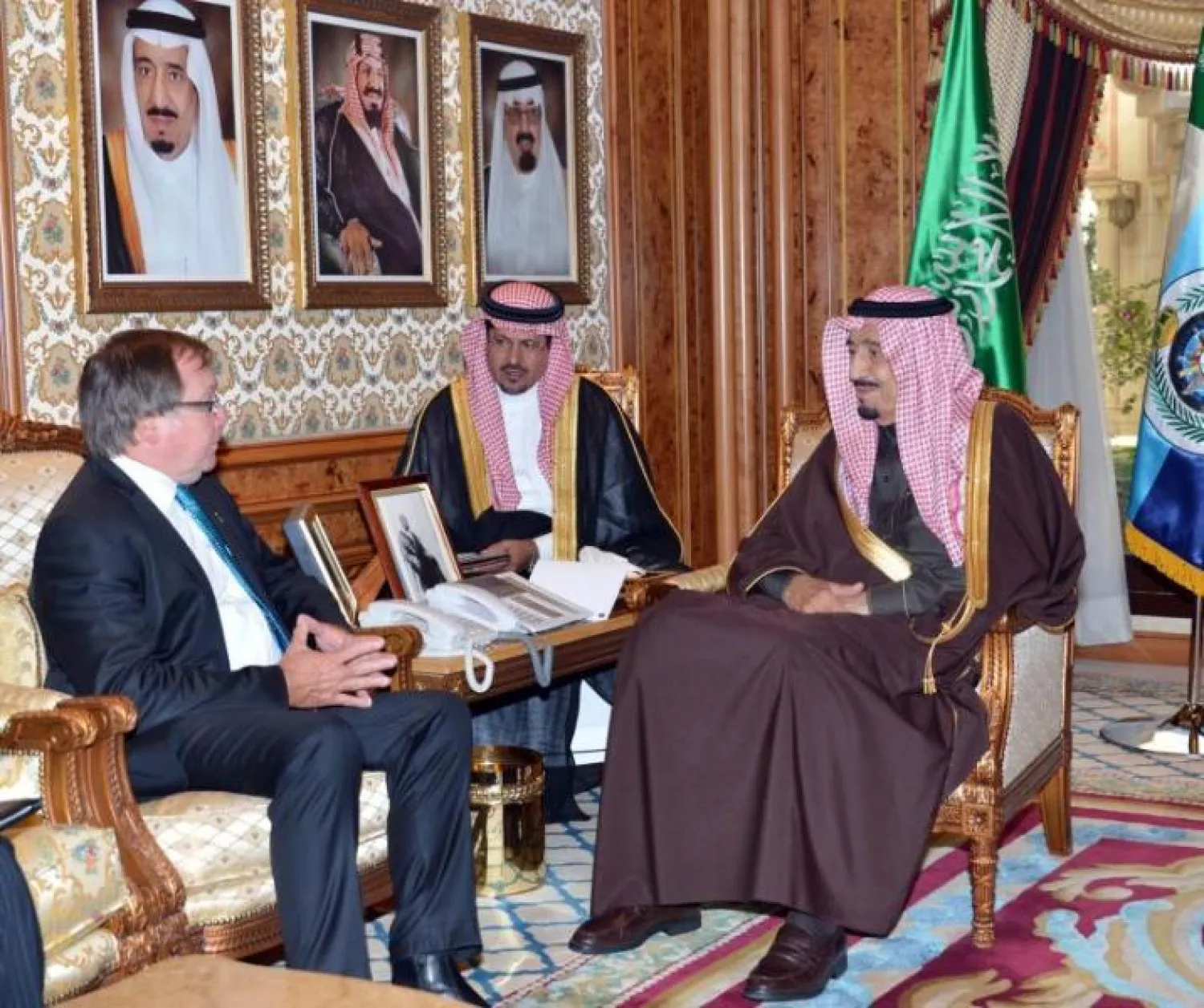 ولي العهد يستقبل وزير خارجية نيوزيلندا