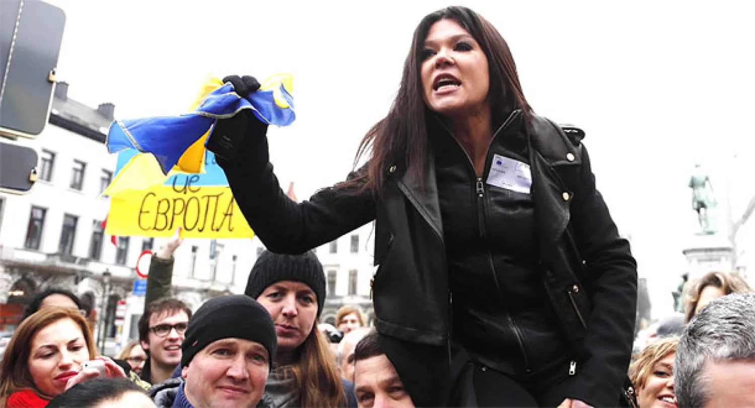 بدء العمل بقوانين تمنع التظاهرات في أوكرانيا وسط استمرار العنف