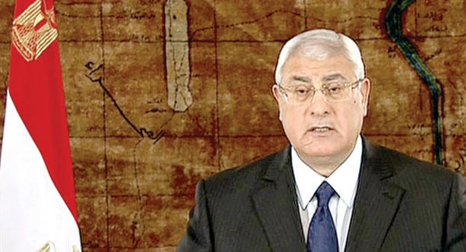 الرئيس المصري عدلي منصور وجه التحية لشباب مصر خلال كلمته للتهنئة بتمرير الدستور ليلة الأحد الماضي (أ.ب)