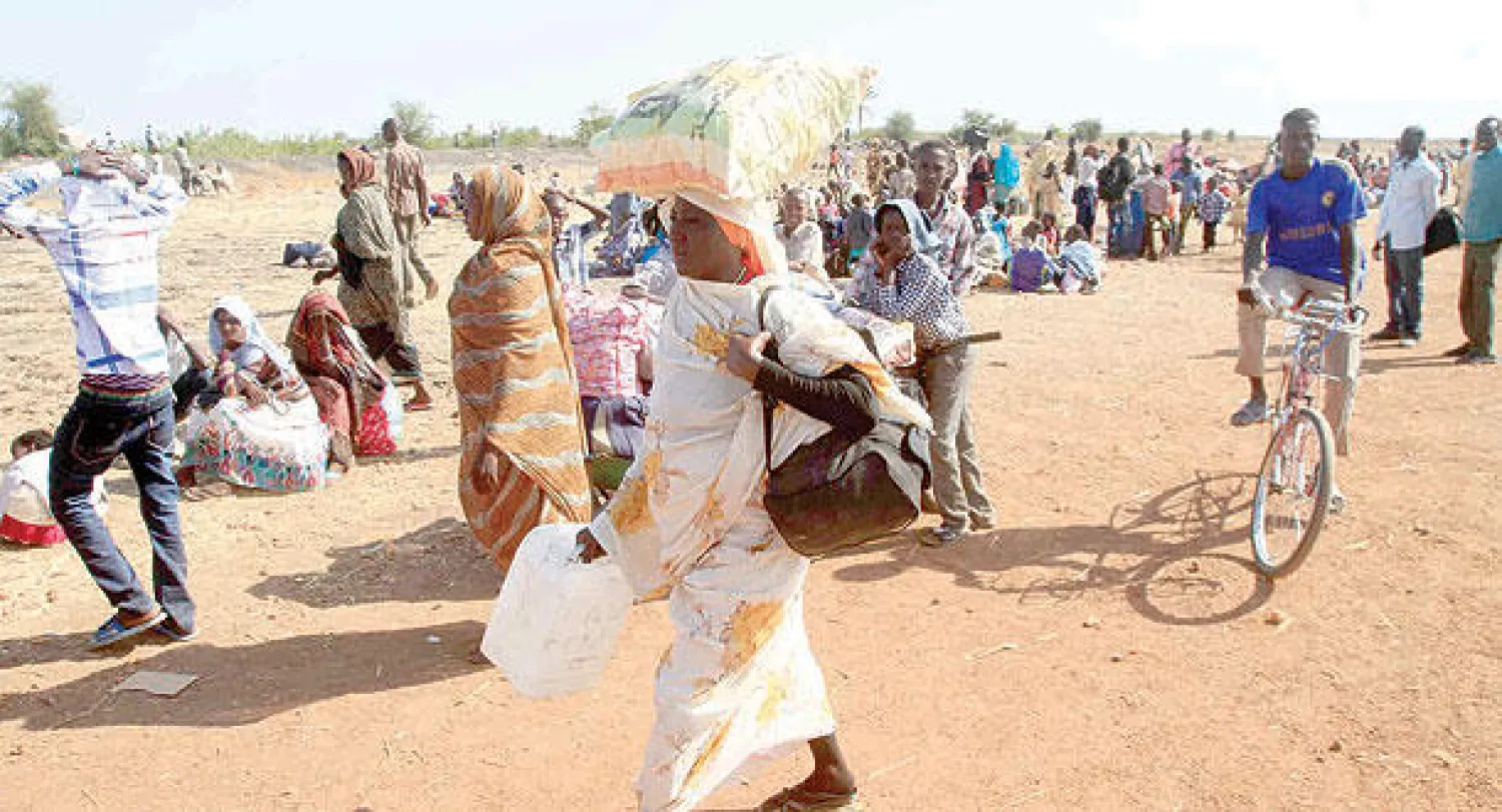 مواطنون من دولة جنوب السودان يفرون إلى مناطق أمنة هربا من آعمال العنف والحروب في بلدهم (إ.ب.أ)