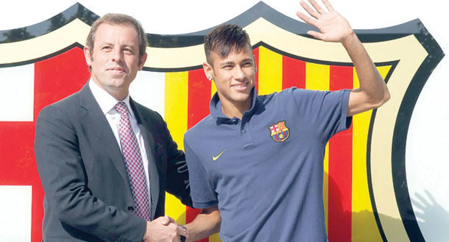 روسيل مع نيمار بعد توقيع العقد