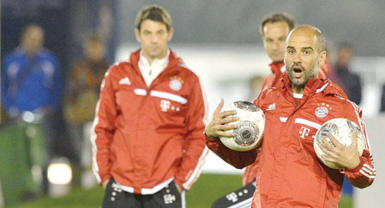 غوارديولا يقود تدريب بايرن ميونيخ (إ.ب.أ)