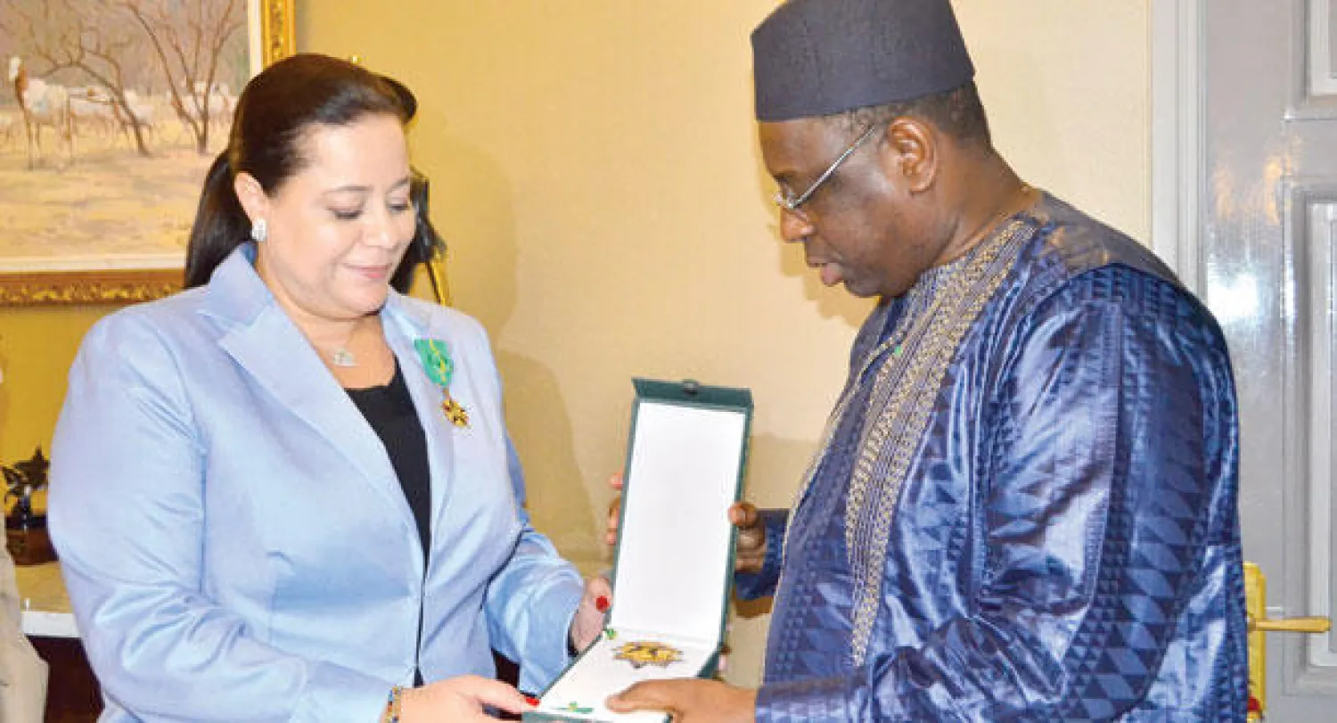 الرئيس السنغالي ماكي صال في دكار يقلد مريم بن صالح شقرون الوشاح