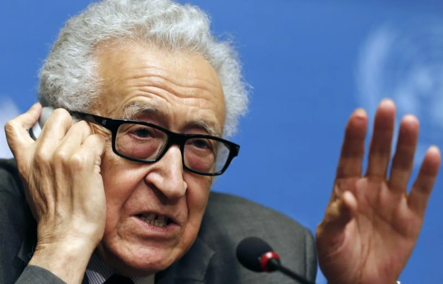 الإبراهيمي يعلن توافق وفدي النظام والمعارضة على المحادثات المباشرة