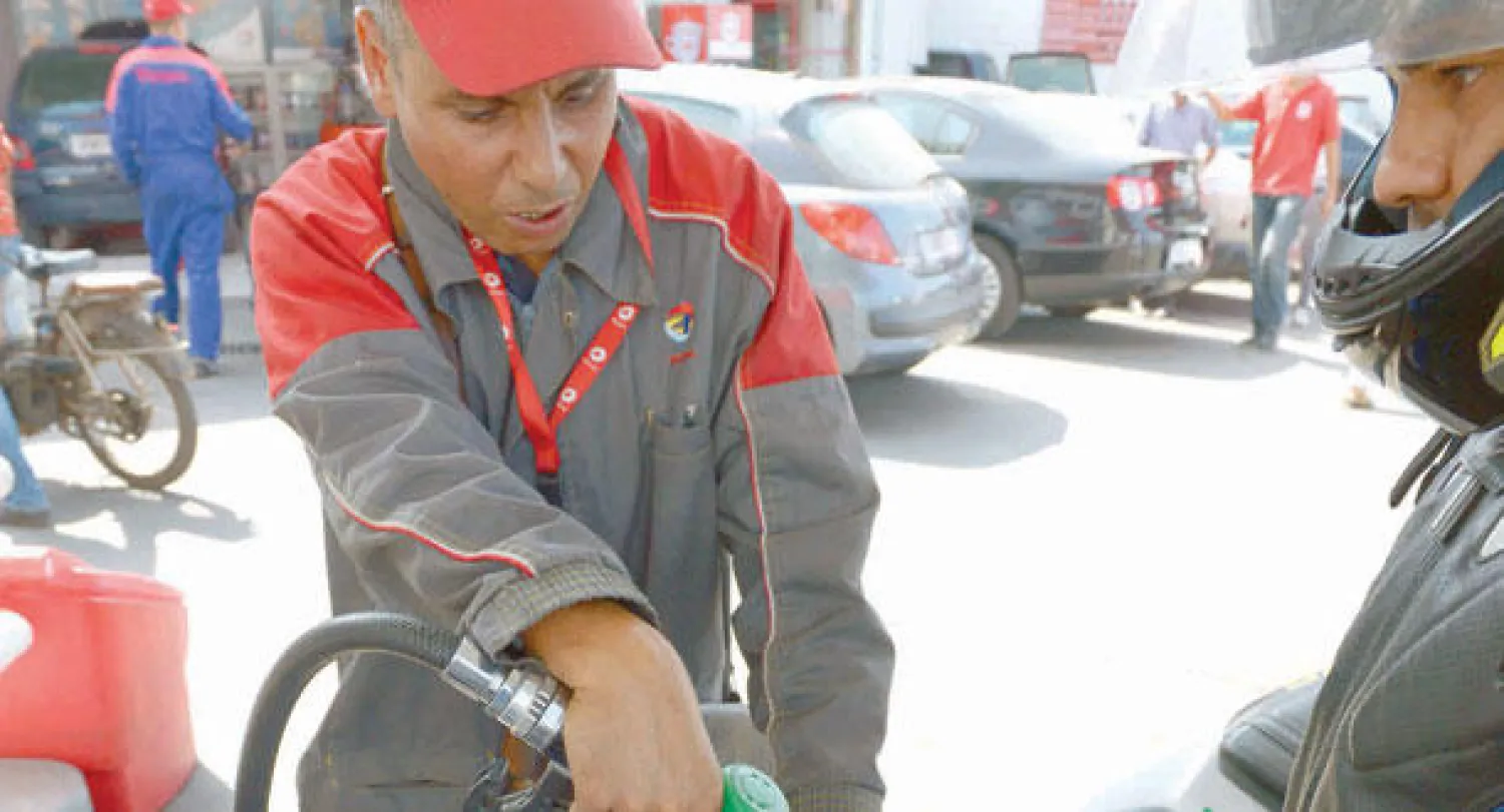 رفع الدعم عن المحروقات في المغرب كان من أكثر الخطوات التصحيحية جدلا وأبرزها (أ.ف.ب)