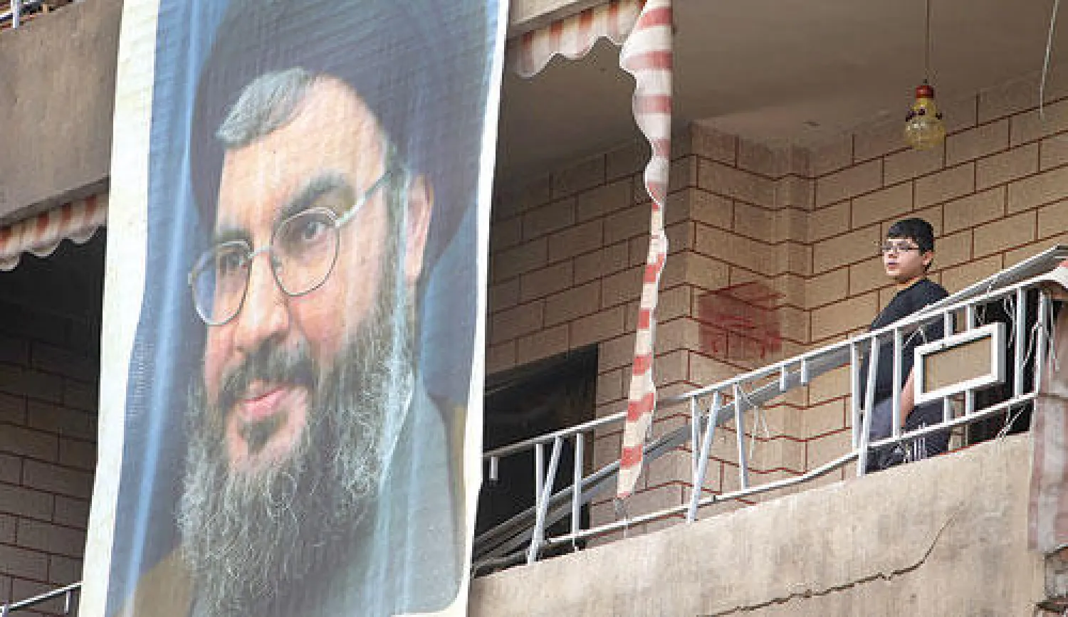 صورة كبيرة لحسن نصر الله في الضاحية الجنوبية لبيروت (أ.ب)