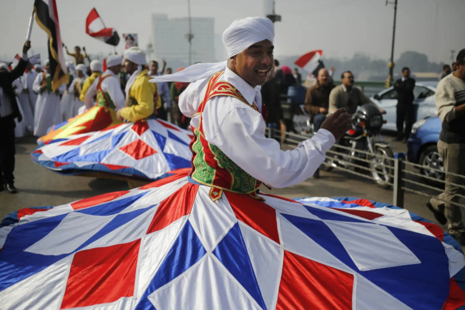 ملاحظة: برجاء مراجعة الفقرة المبدوءة بـ(مراكز الشرطة بكتل إسمنتية كبيرة غداة أربعة تفجيرات)