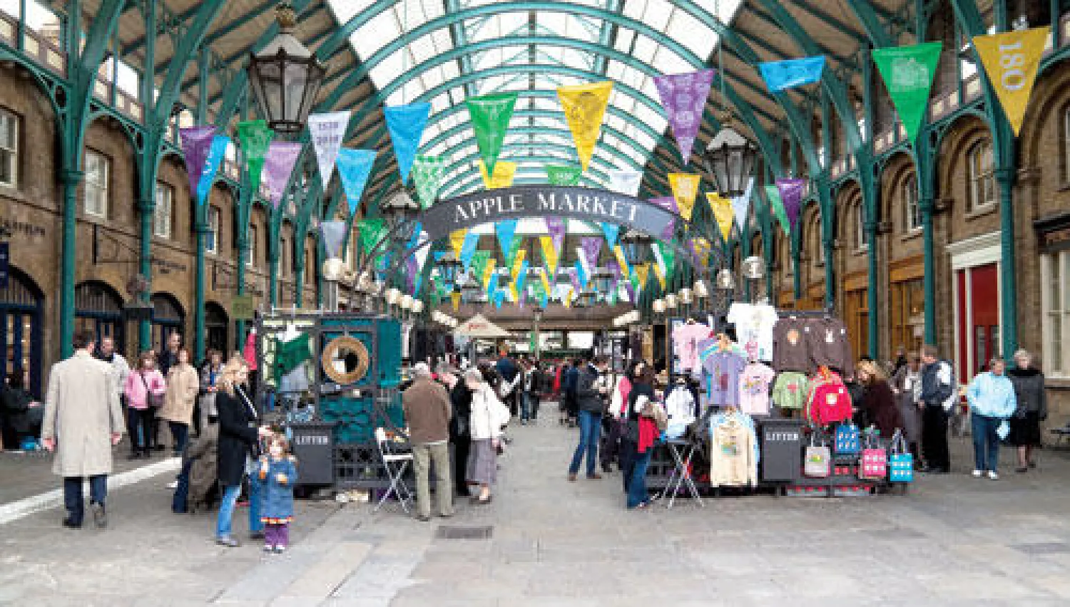 أقدم معالم سوق كوفنت غاردن وهي المنطقة المسقوفة في السوق التي تضم بازارا لبيع المنتجات التقليدية