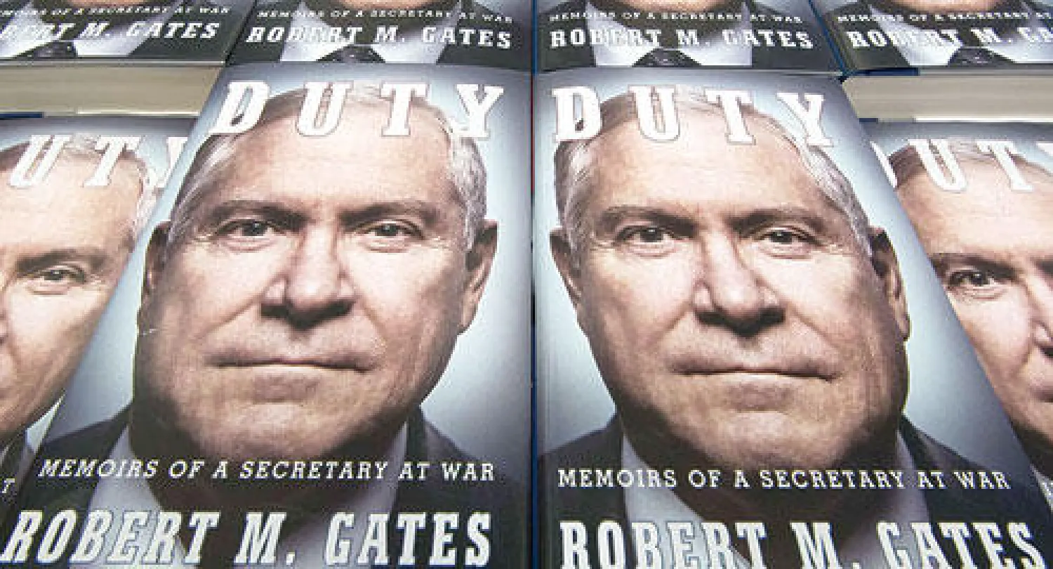 وزير الدفاع الأميركي السابق روبرت غيتس وجه اتهامات صريحة للرئيس تشير لشكوكه العميقة في القيادة العسكرية