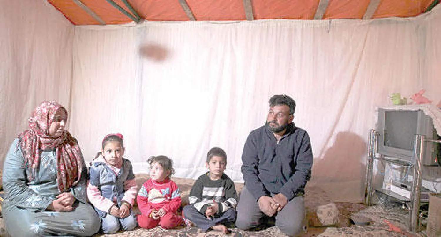 يشكل اللاجئون السوريون في الأردن ضغطا على الاقتصاد والخدمات (رويترز)