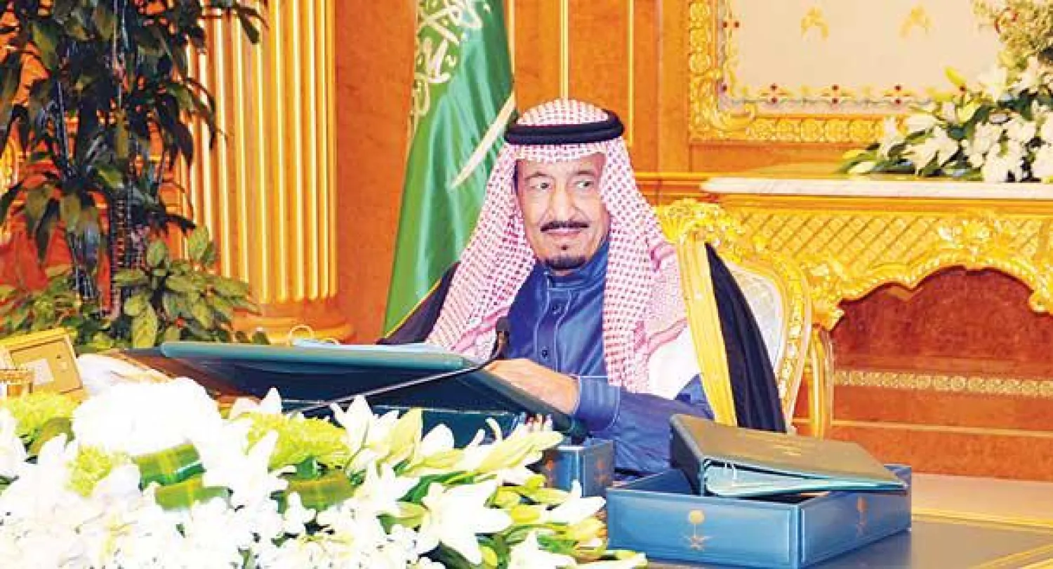 الأمير سلمان بن عبد العزيز لدى ترؤسه جلسة مجلس الوزراء في الرياض أمس (واس)