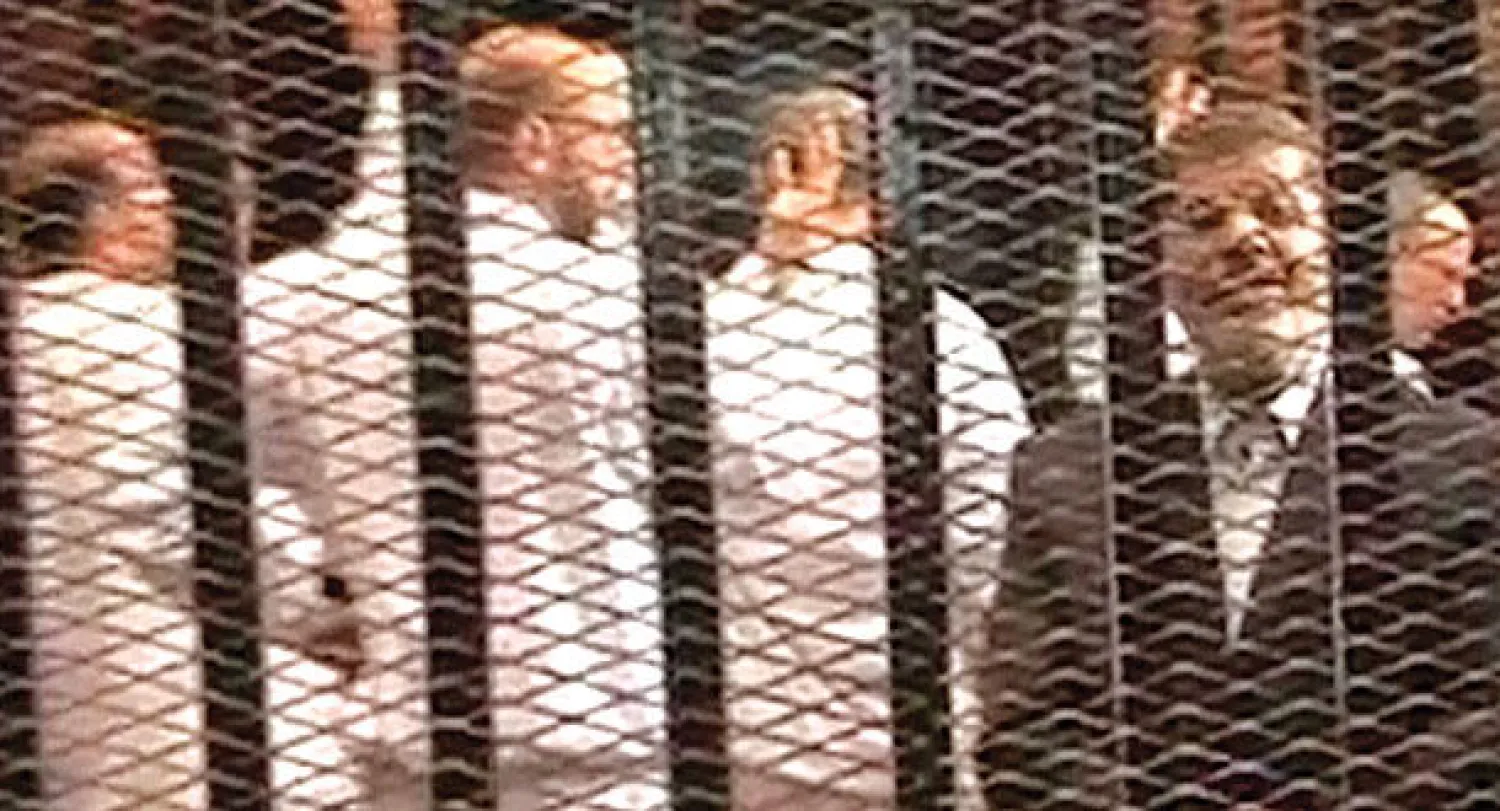 الرئيس السابق محمد مرسي لدى حضوره أولى جلسات محاكمته في نوفمبر الماضي (أ.ب)