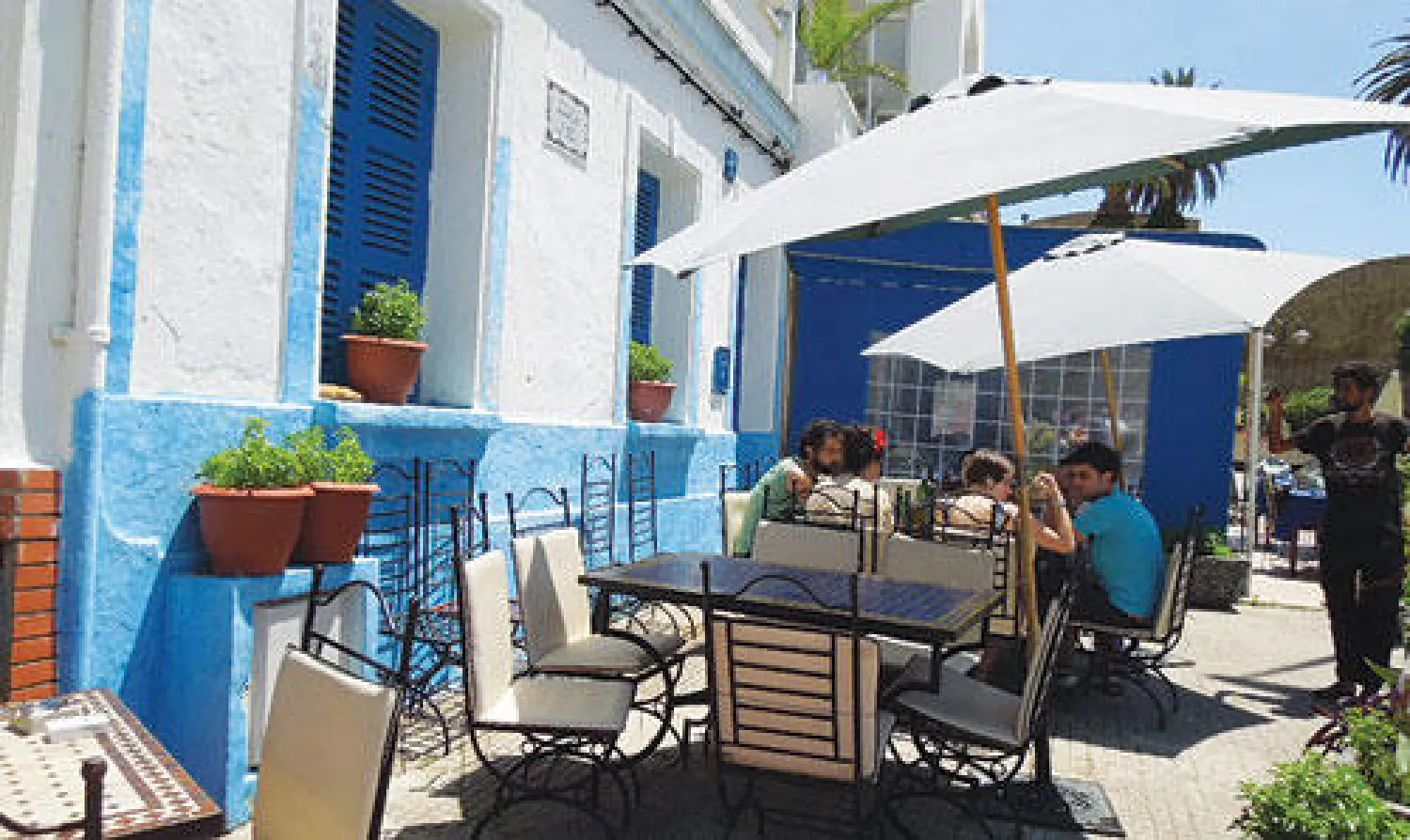 يشكل القطاع السياحي إحدى أهم ركائز الاقتصاد المغربي.. وفي الصورة أحد الفنادق في مدينة أصيلة