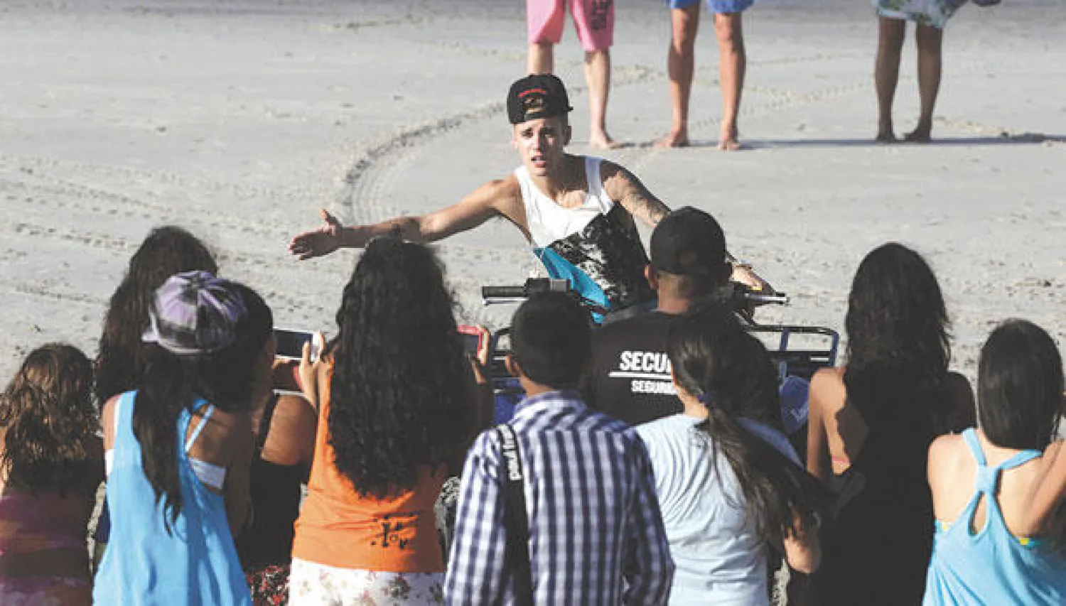 جاستن بيبر يبدع على شاطئ في بنما