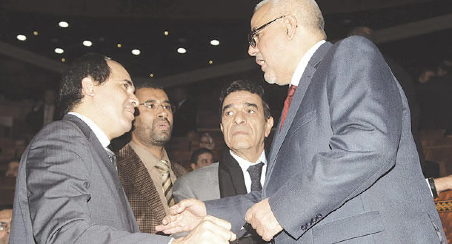 عبد الإله ابن كيران رئيس الحكومة المغربية في حديث مع رشيد ركبان رئيس الفريق  النيابي لحزب التقدم والاشتراكية وعبد الله بوانو رئيس فريق {العدالة والتنمية} بينما يستمع اليهم الوزير محمد الوفا  (تصوير: مصطفى حبيس)