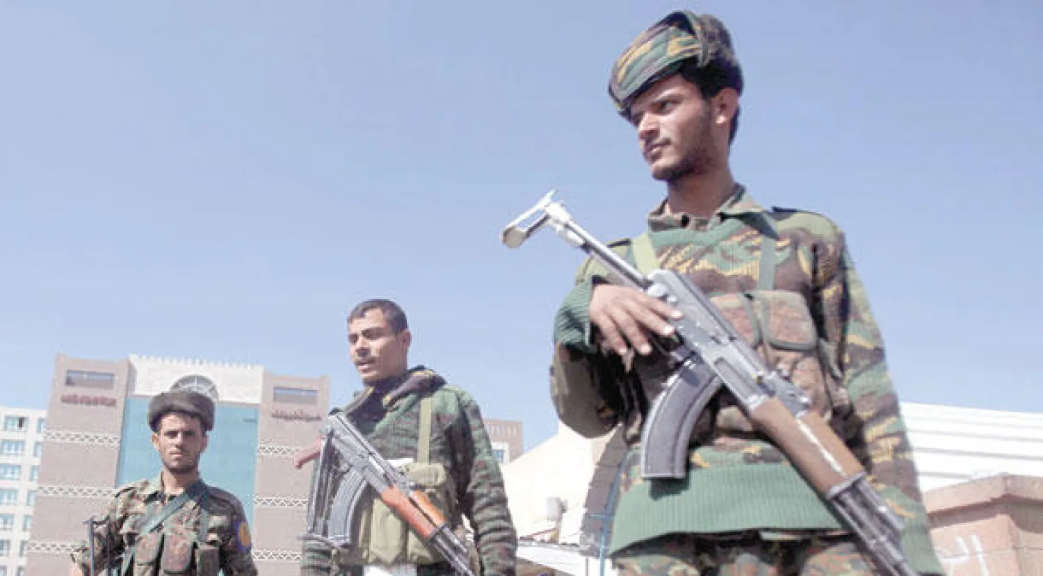 جنود يستولون على مبنى محافظة الحديدة في اليمن لساعات