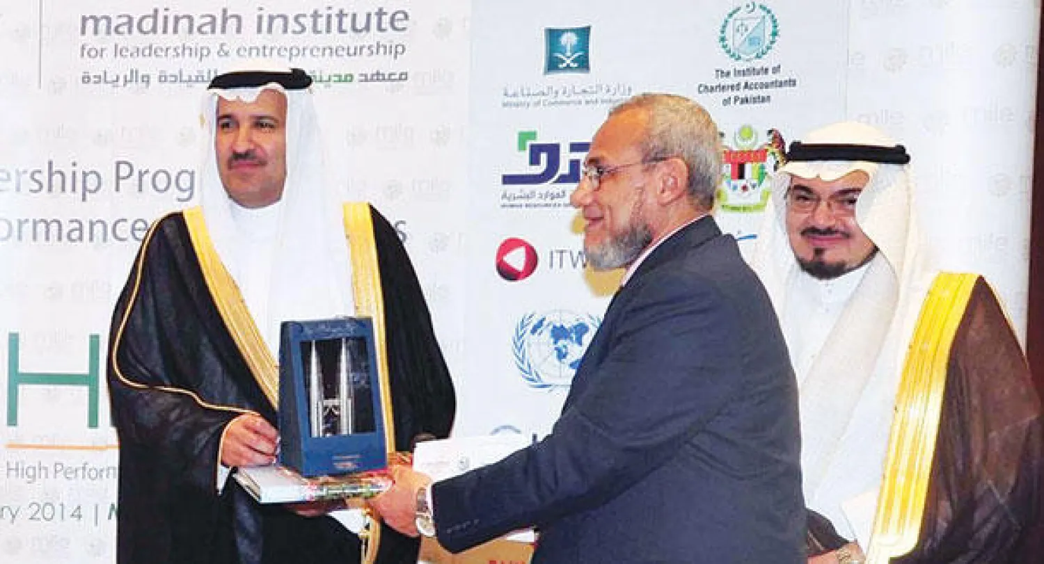 الأمير فيصل بن سلمان لدى تدشينه ملتقى قادة الأجهزة الحكومية في المدينة المنورة أمس (واس)