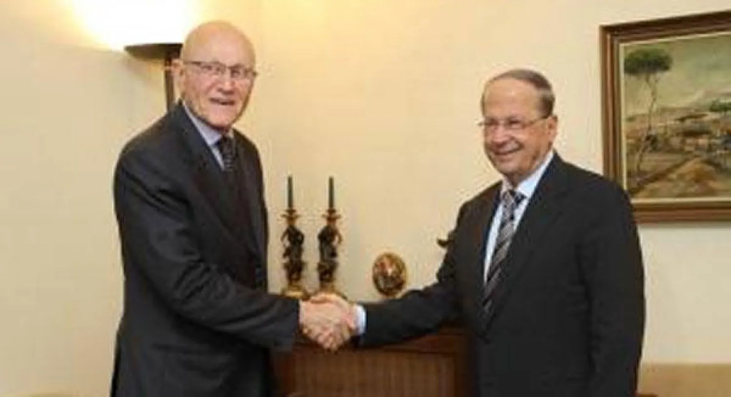 «عقدة» التأليف بين عون وسلام ترفع حظوظ حكومة «الأمر الواقع» في لبنان