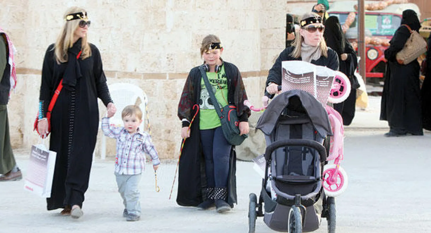 زوار أجانب في مهرجان الجنادرية 28 («الشرق الأوسط»)