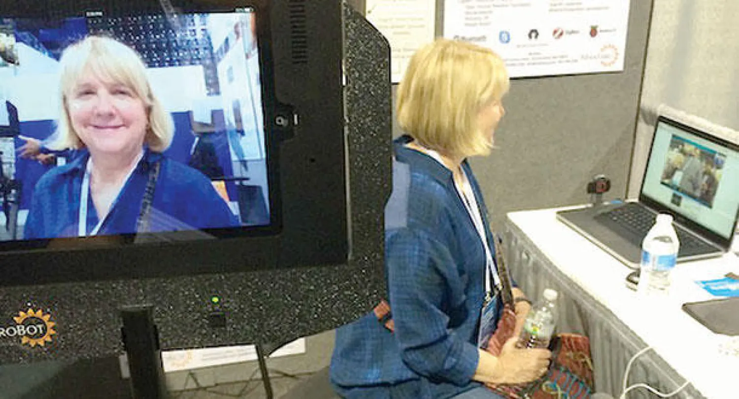 روبوت لبرنامج «سكايب» ونظم مؤتمرات الفيديو