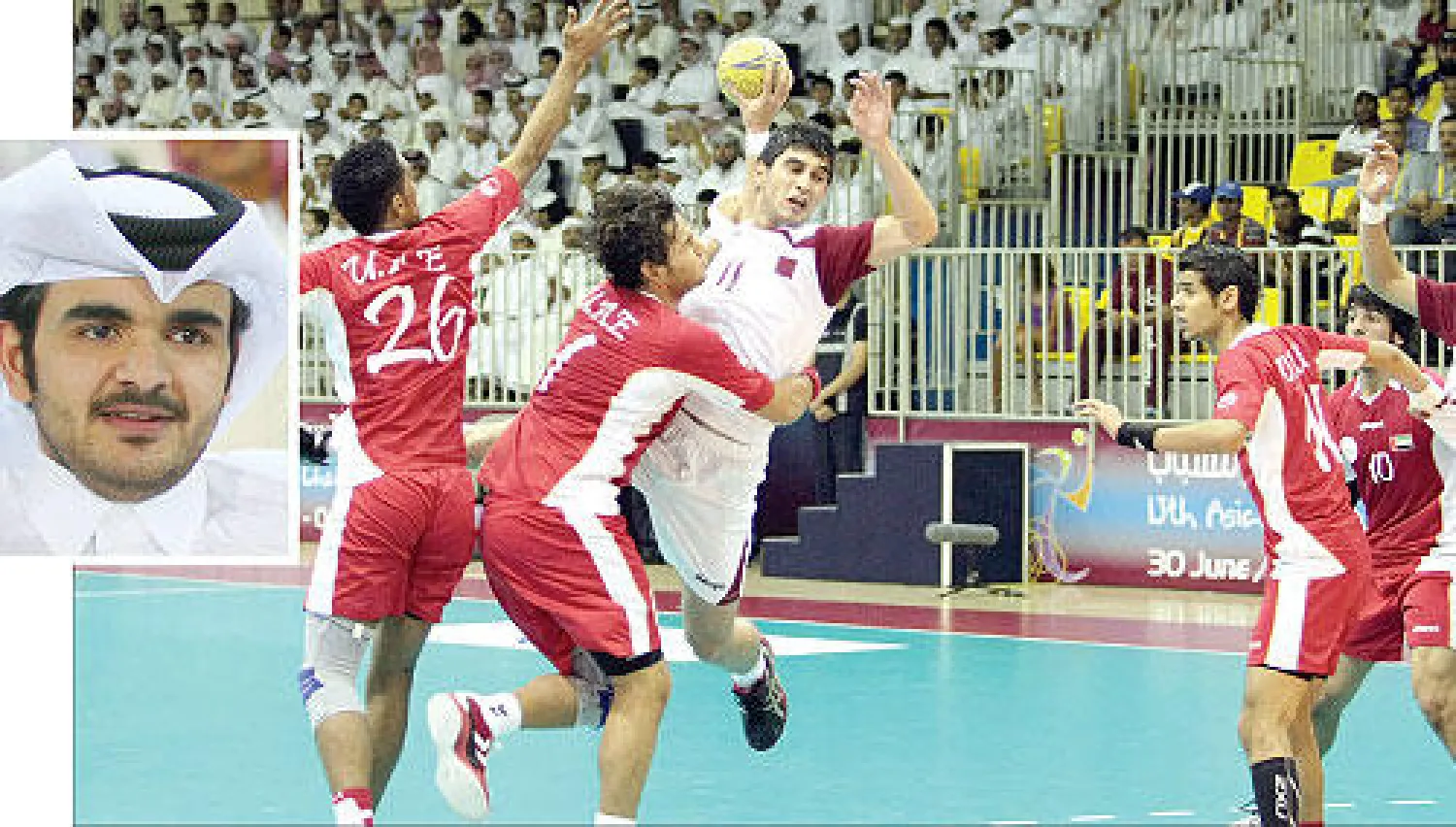 في الاطار الشيخ جوعان بن حمد، و جانب من إحدى مباريات المنتخب القطري لكرة اليد