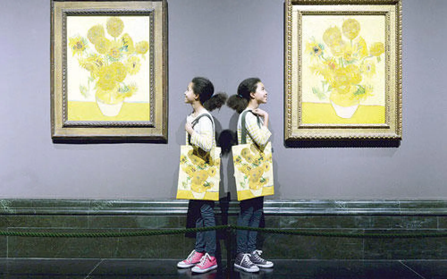 هذه أول مرة ينجح المتحف في عرض عملين بعنوان واحد في مكان واحد منذ 65 عاما (إ.ب.أ)