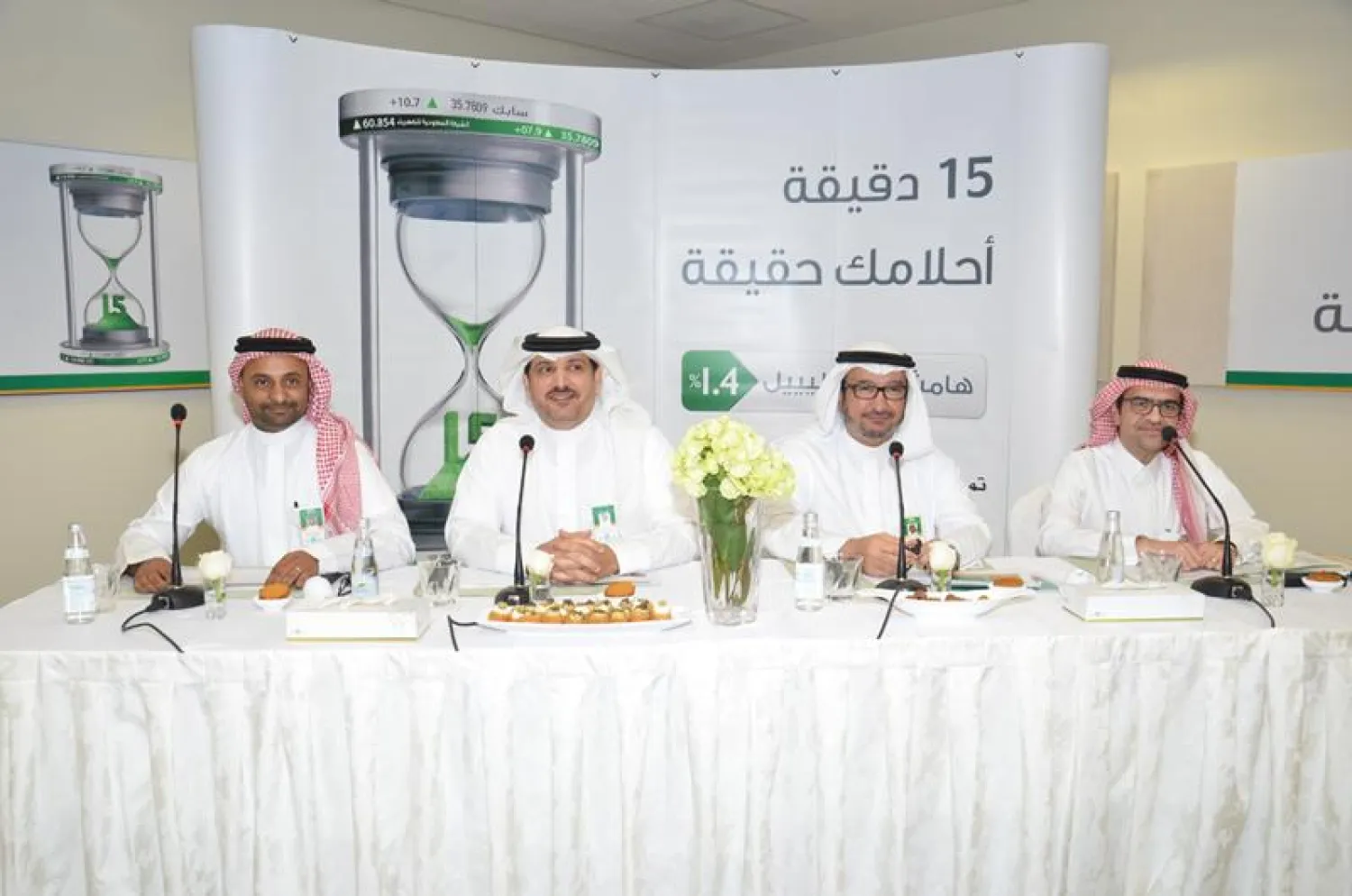 مسؤولو البنك الأهلي خلال تدشين المنتج الجديد في جدة