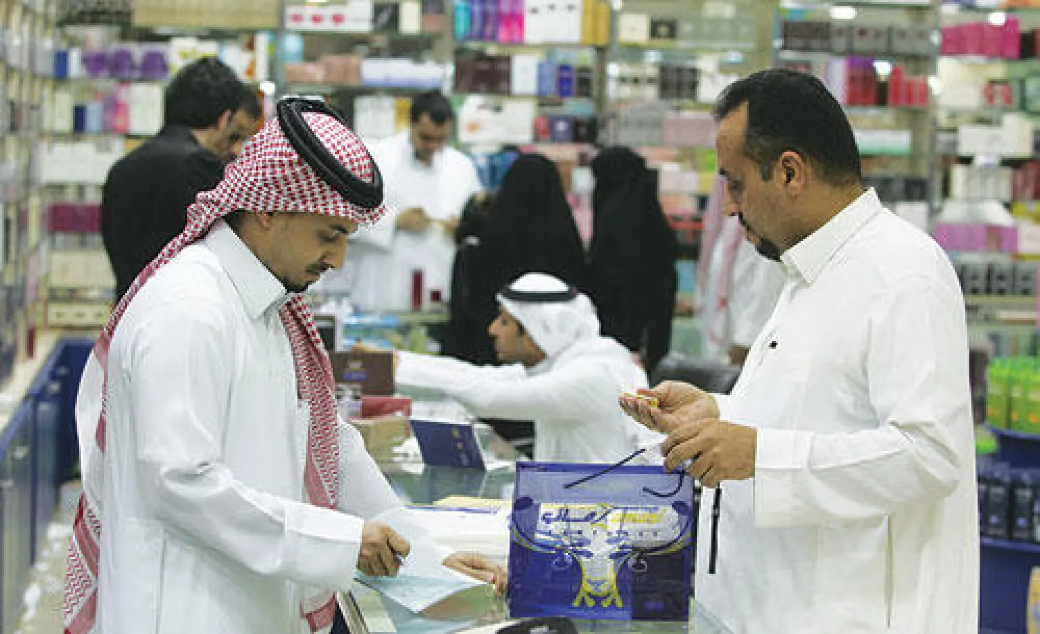 تفضل البنوك التوسع في القروض التجارية لأنها ذات أمد أقصر من تلك الصناعية أو الاستثمارية ({الشرق الأوسط})