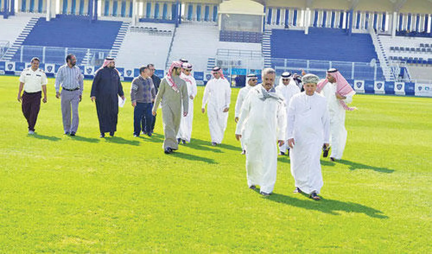 جانب من الزيارة التفقدية التي قامت بها لجنة التفتيش الخليجية أمس لنادي الهلال