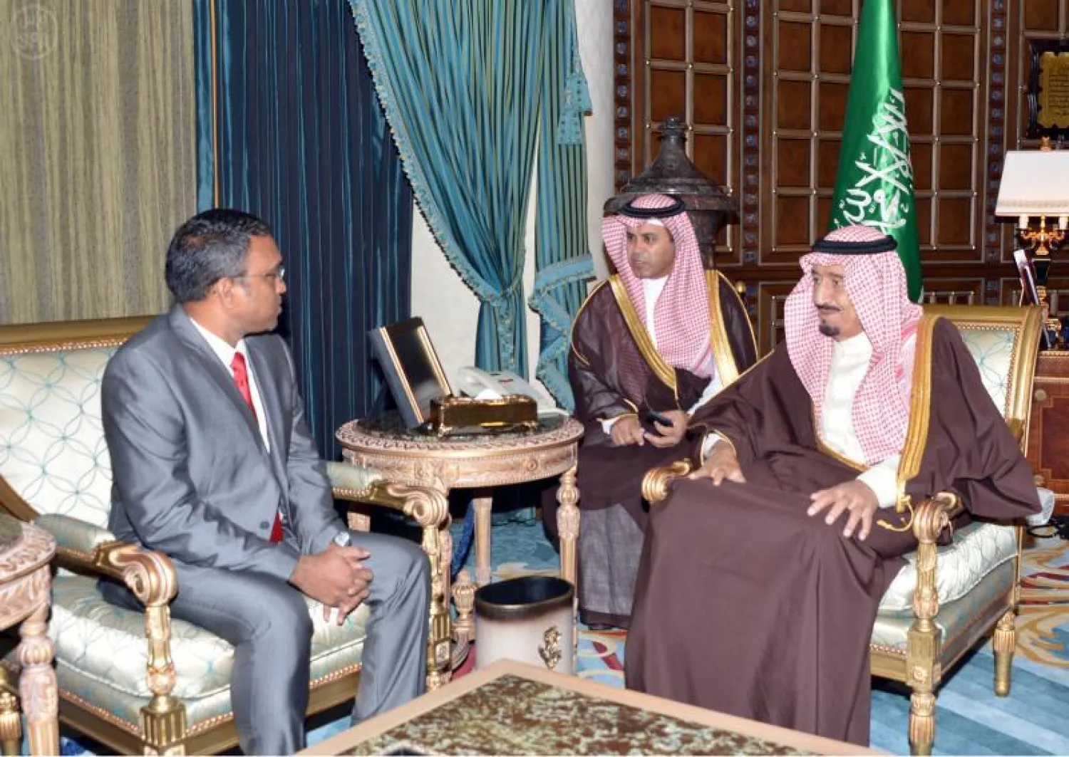 ولي العهد يستقبل رئيس هيئة مكافحة الفساد في جمهورية المالديف