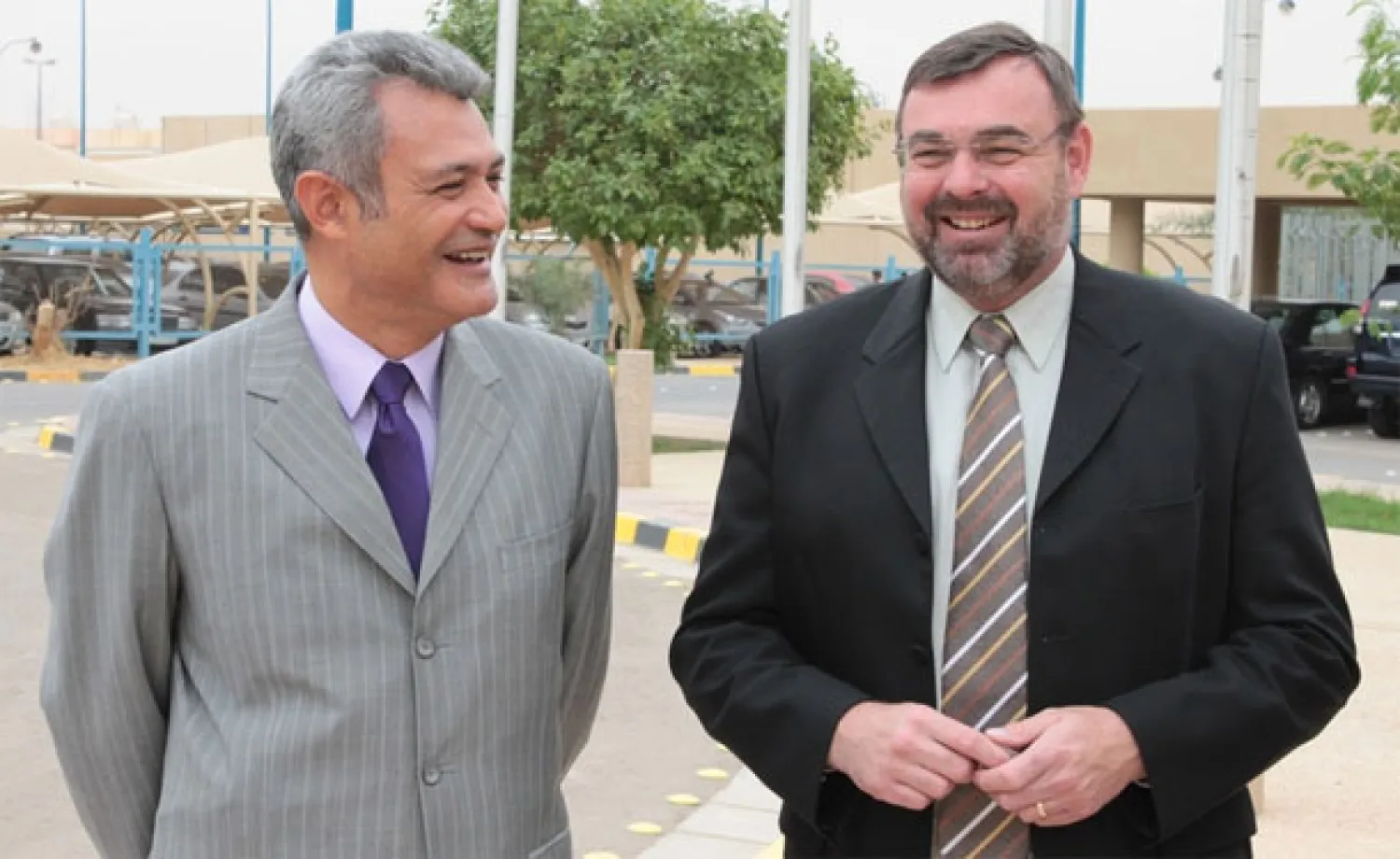 ارشيفية) أرتورو تريخو، يسار)