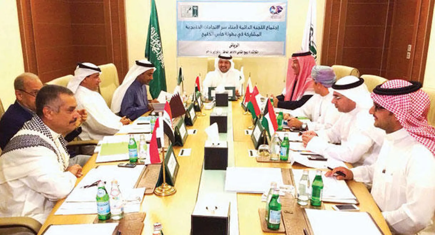 جانب من اجتماع أمناء اتحادات الكرة الخليجية أمس