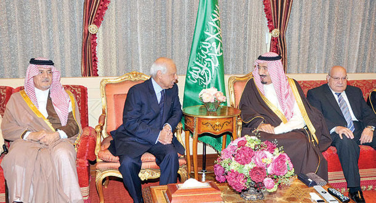 الأمير سلمان بن عبد العزيز لدى استقباله د. حازم الببلاوي في الرياض أمس(واس)