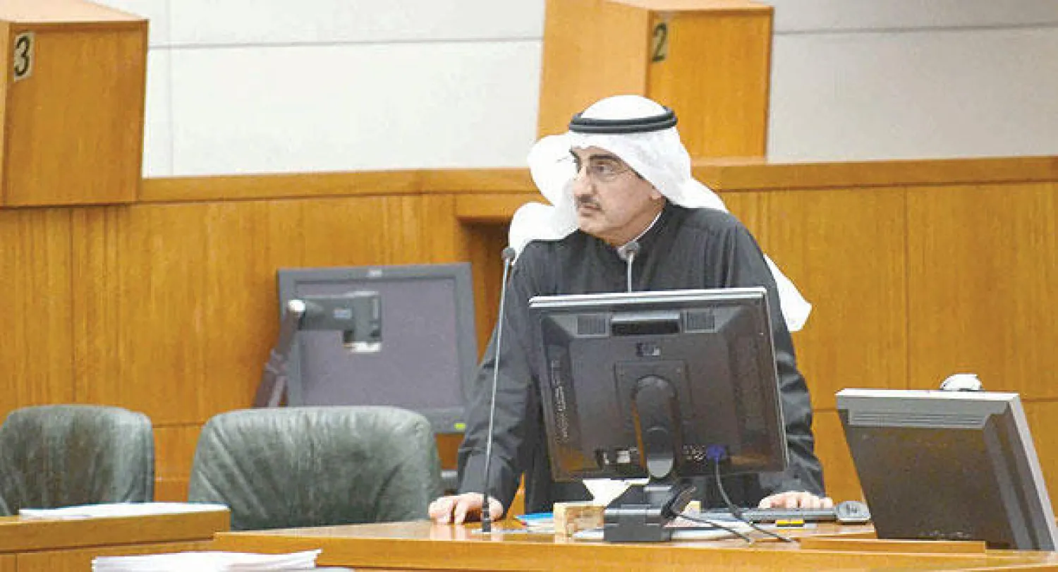 وزير الأشغال الكويتي عبد العزيز الإبراهيم خلال جلسة استجوابه أمس (كونا)