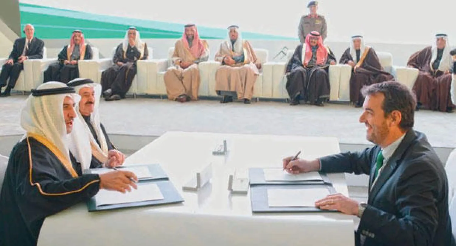 جانب من الاتفاقيات التي وقعت أمس (واس)