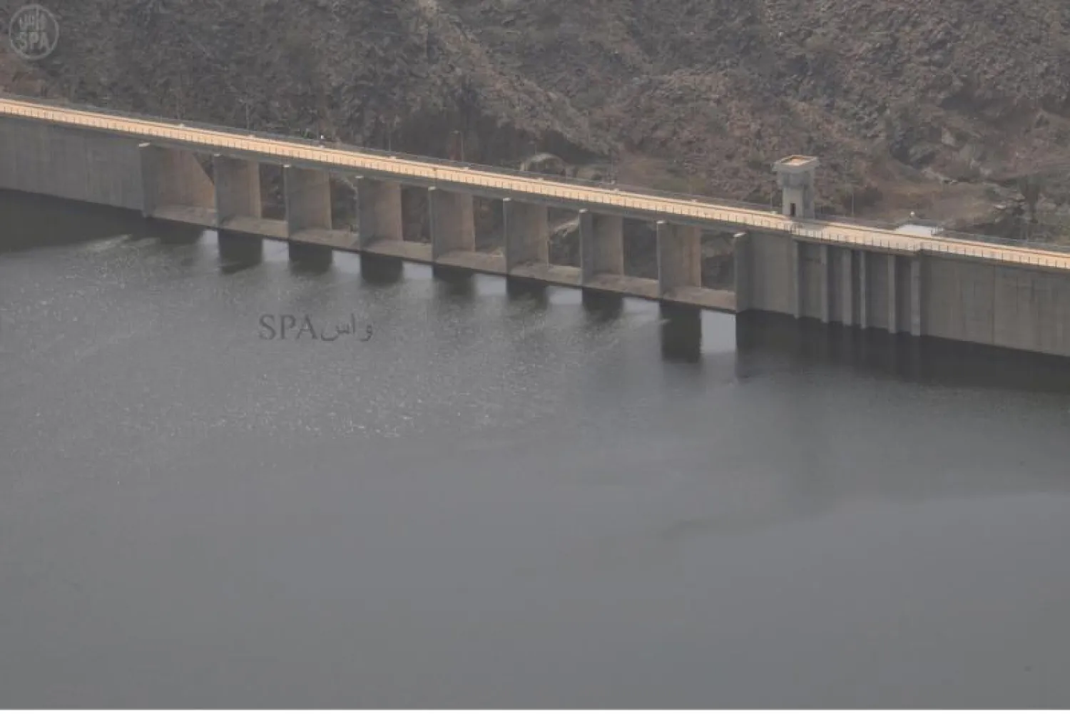 السعودية تجري العمل لبناء أكثر من مائة سد