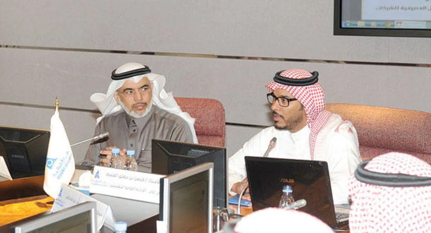 جانب من ورشة العمل التي نظمتها وزارة العمل في الغرفة التجارية بالدمام أمس ({الشرق الأوسط})