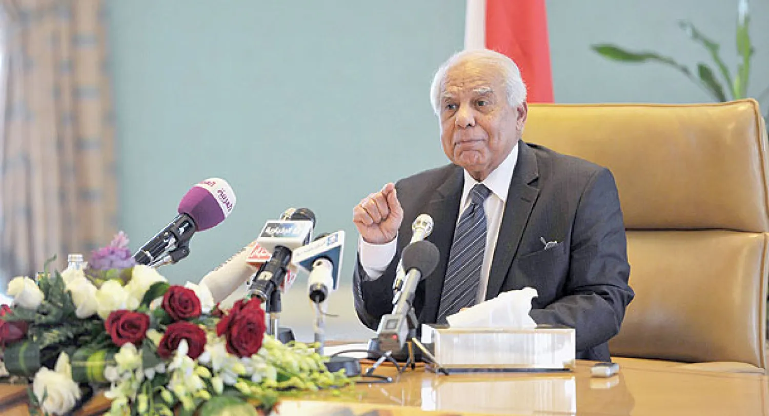 رئيس الوزراء المصري خلال المؤتمر الصحافي في الرياض، أمس (تصوير: خالد الخميس)