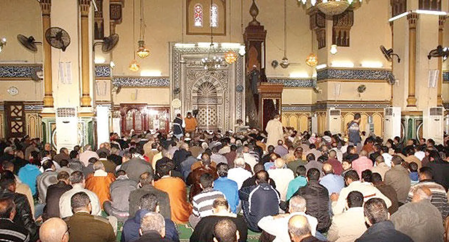 إمام أزهري على منبر أحد مساجد وسط القاهرة يوم الجمعة الماضية (الشرق الأوسط)