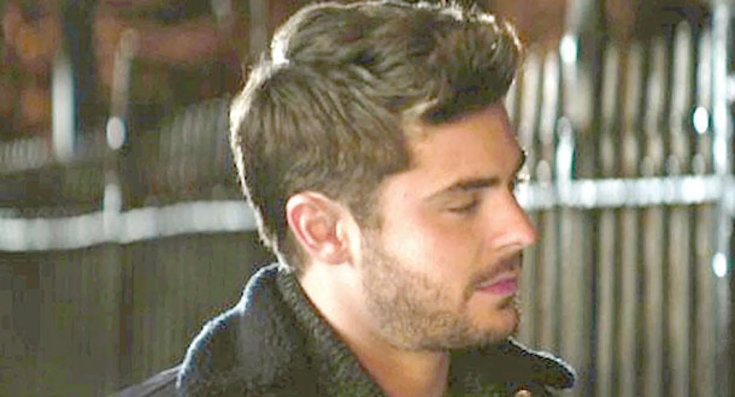 زاك إفرون في «اللحظة المحرجة»