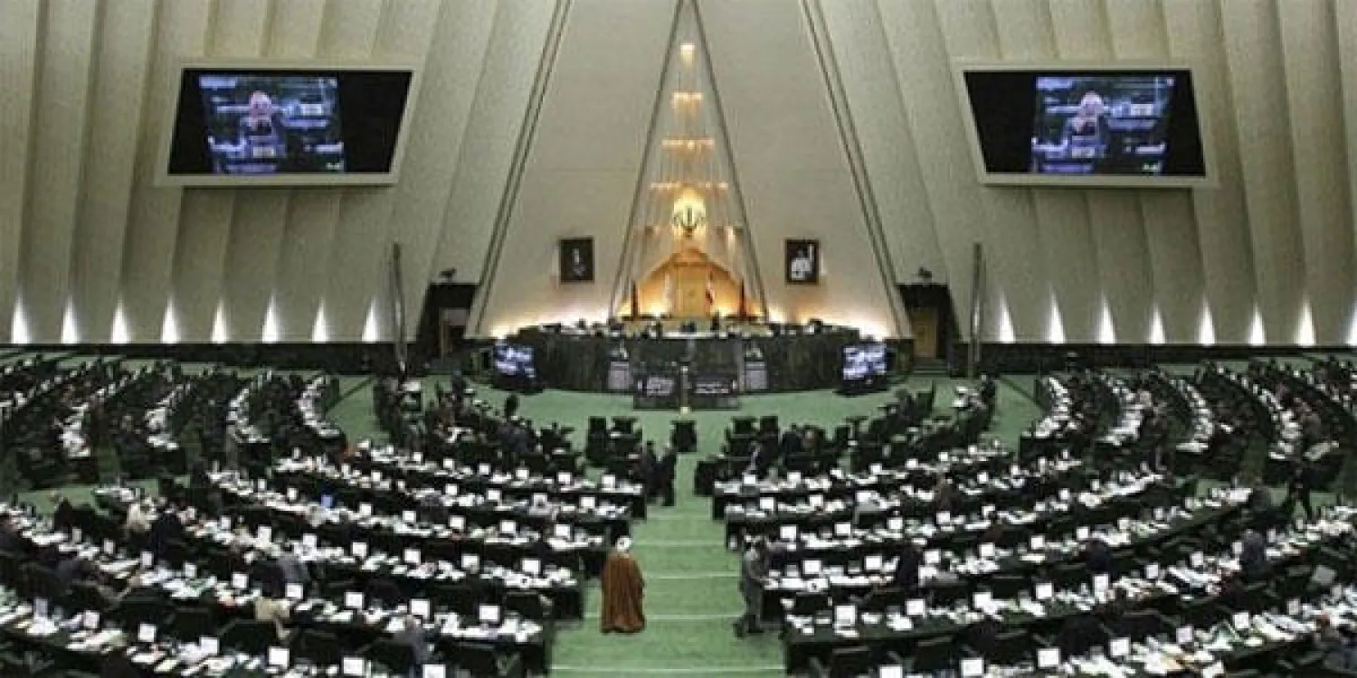 البرلمان الإيراني يوافق على خطط لخفض الدعم عن الغذاء والوقود