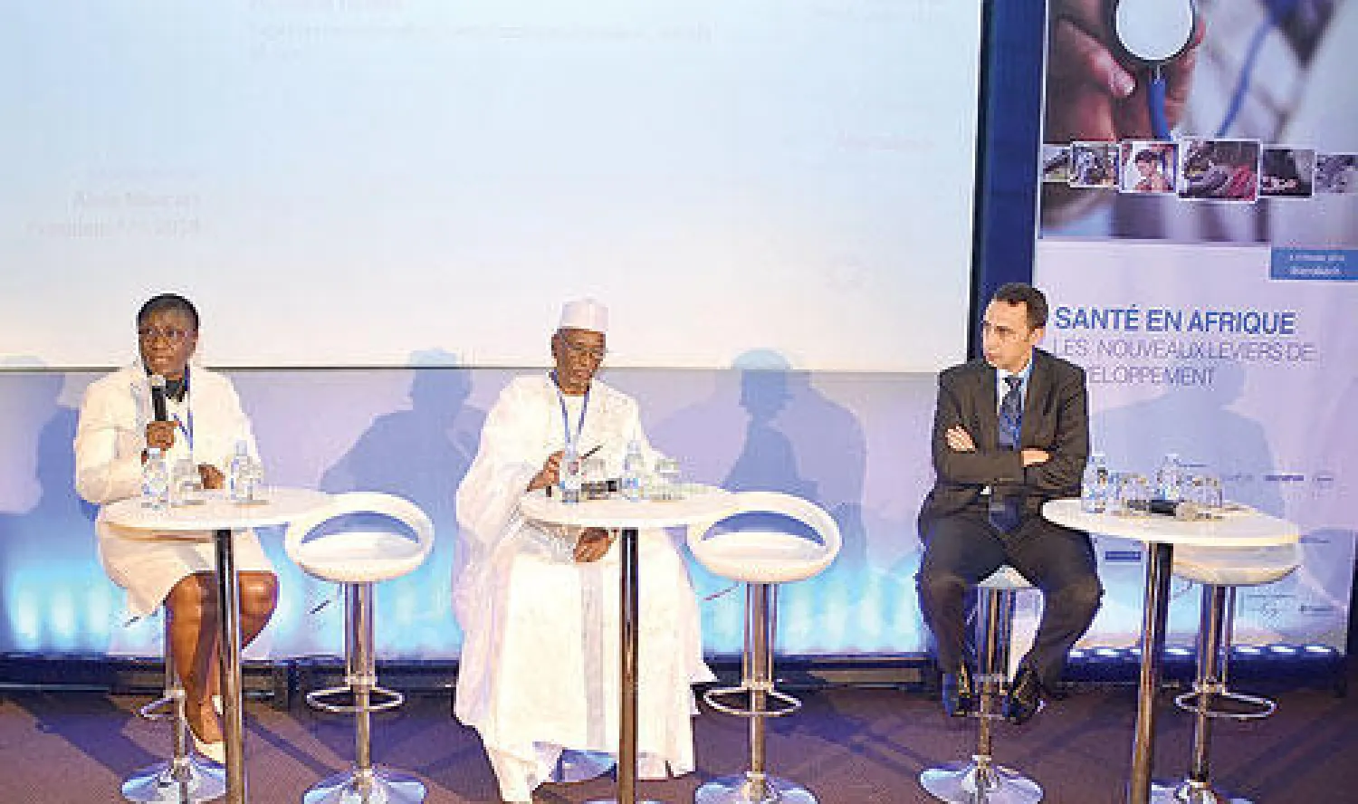 دوروثي كيندي غازارد وزيرة الصحة في بنين ومحمد آدجي نغوا وزير الصحة في تشاد خلال إحدى جلسات المؤتمر (تصوير: عبد الرحمن المختاري)