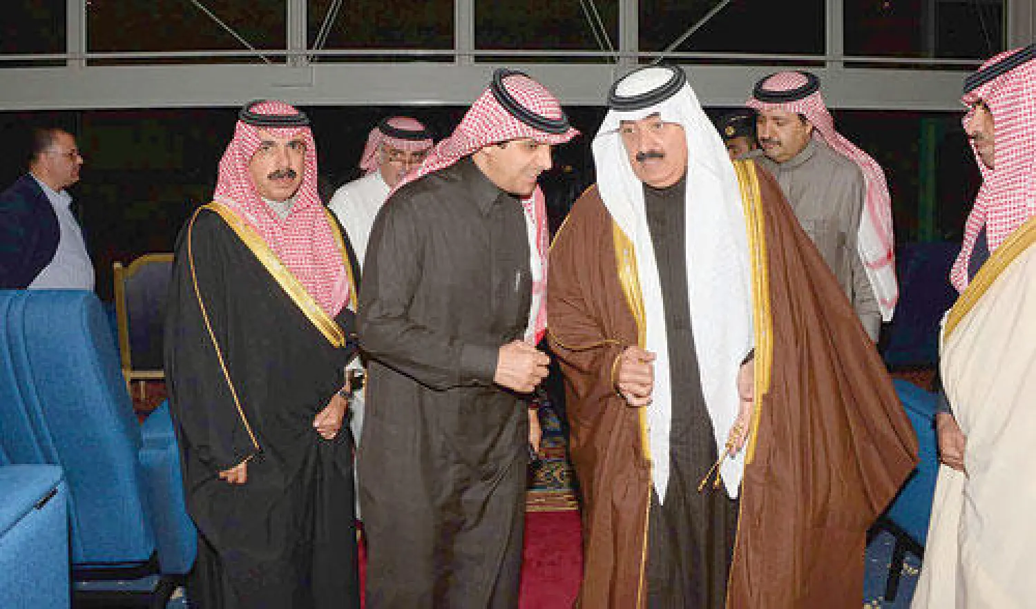 الأمير متعب بن عبد الله لدى تفقده الاستعدادات في الجنادرية أمس (واس)