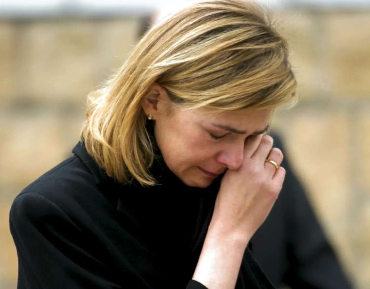 محاكمة ابنة ملك إسبانيا تقوض صورة العائلة الملكية