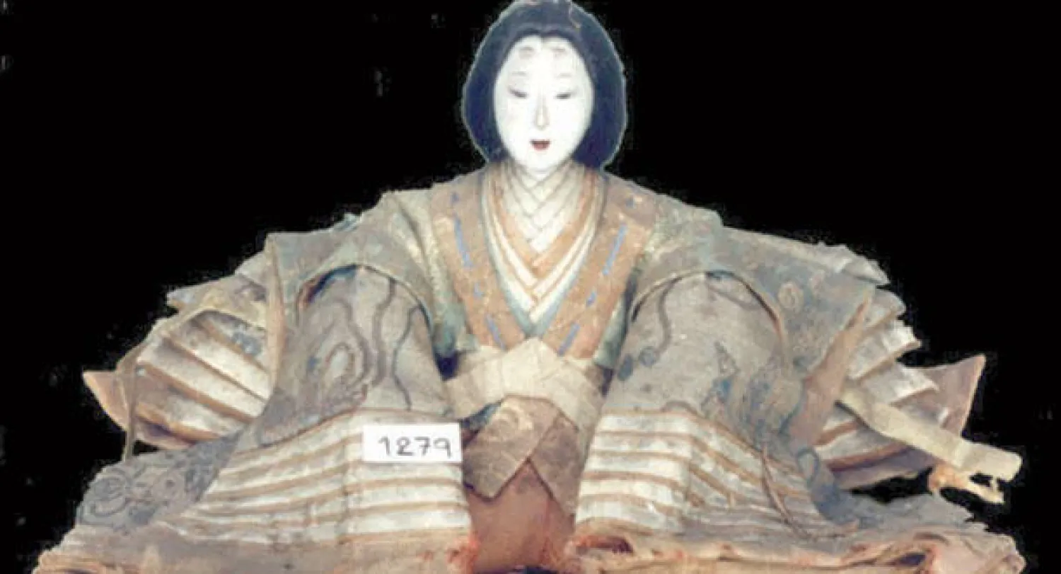 واحدة من الدمى اليابانية في متحف مدينة روان الفرنسية