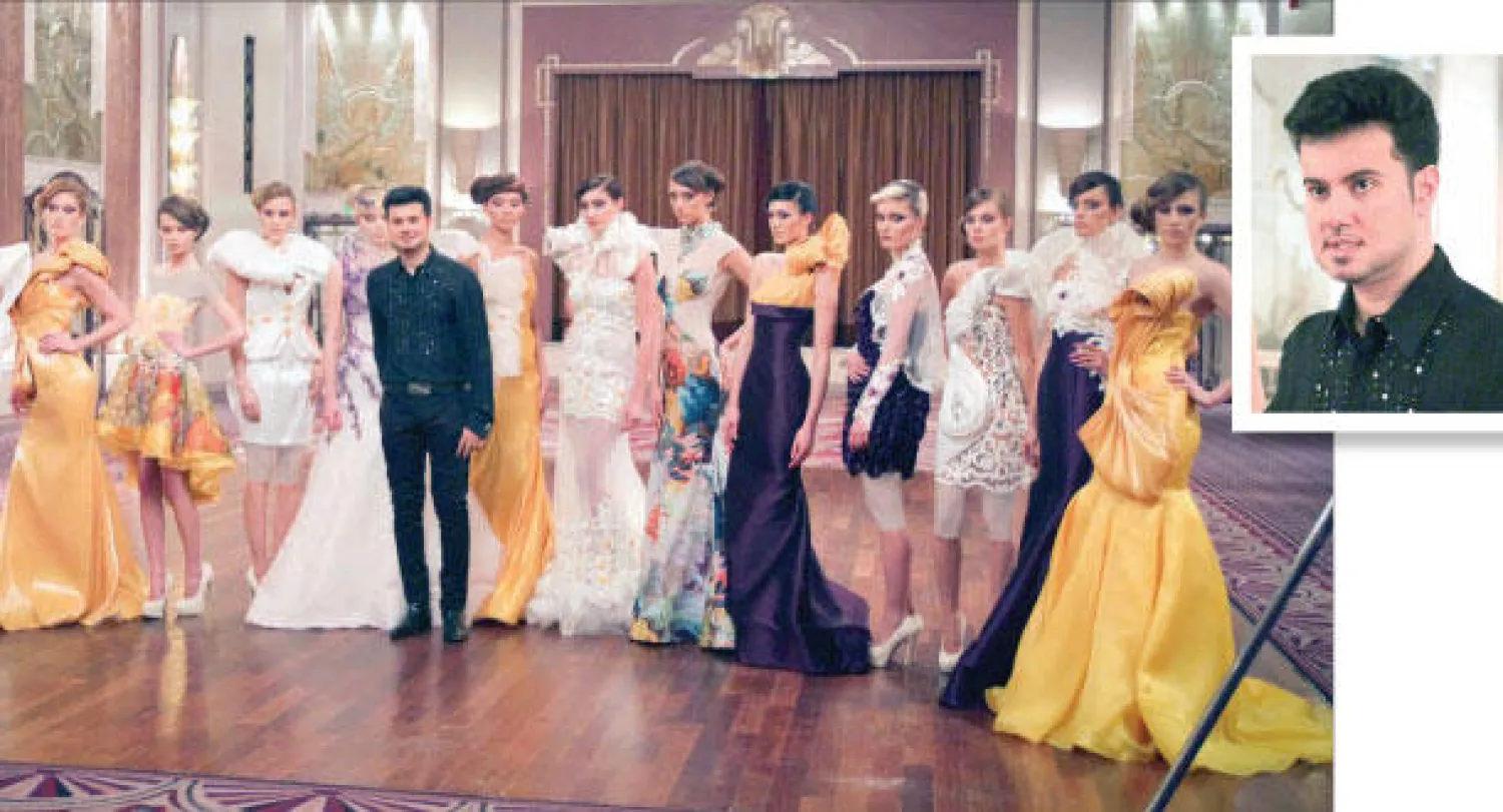 من عرض أزياء الربيع والصيف 2014 للمصمم السعودي تركي جاد الله في لندن أول من أمس (تصوير: جيمس حنا) و في الاطار تركي جاد الله